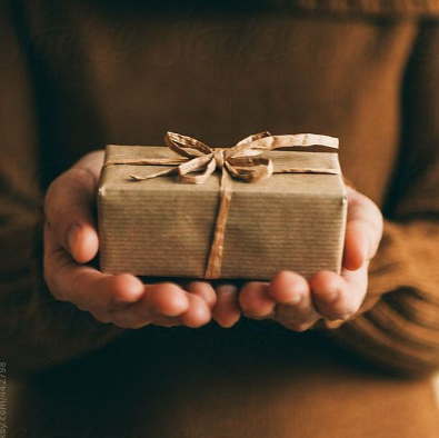 How to Give a Meaningful Christmas Gift: Ideas & Inspiration!